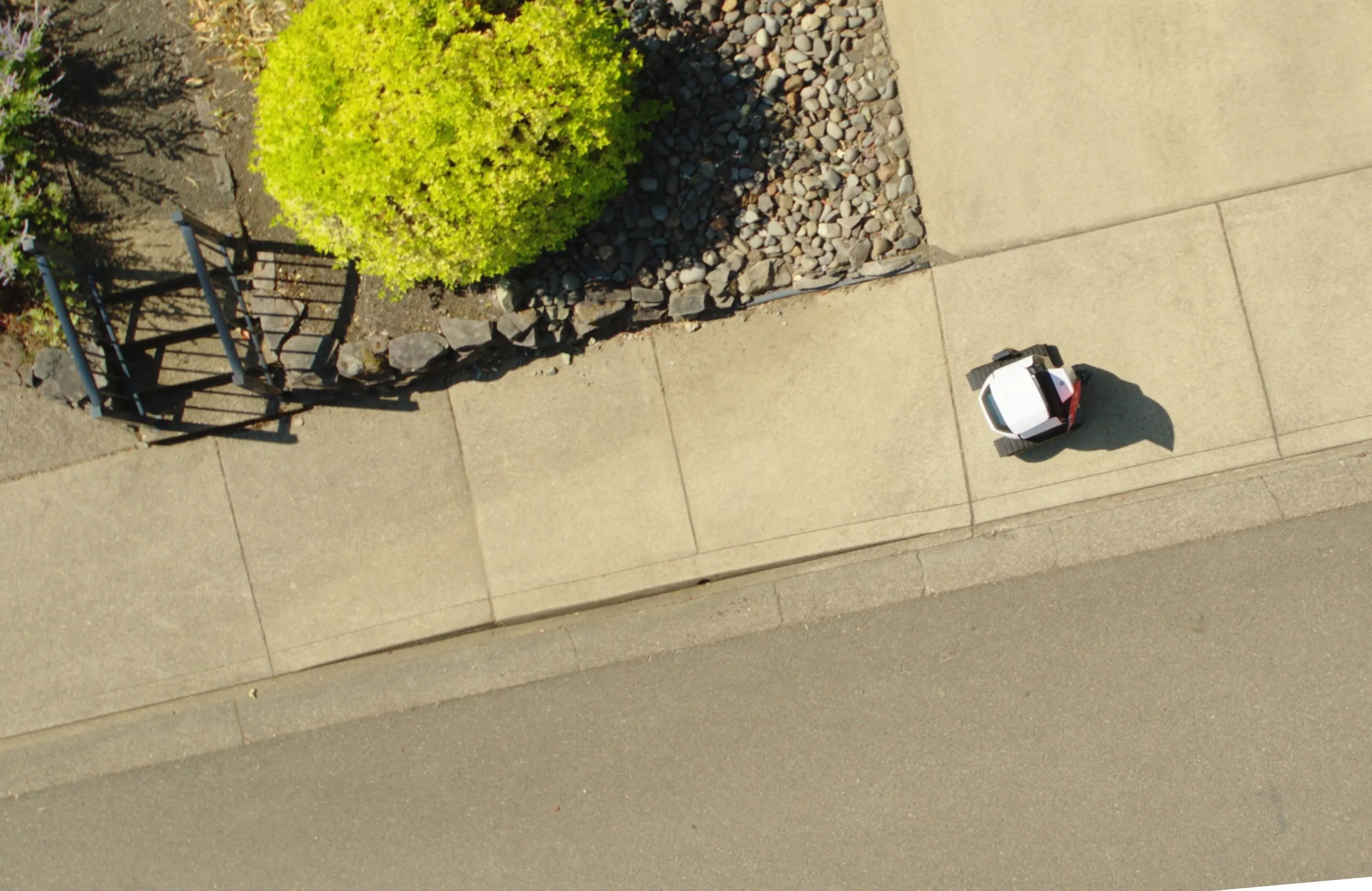 A Dax robot assessing a sidewalk, seen from above